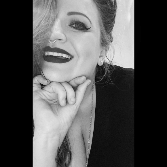 Meet your Posher, Sara - Picture 3 of 6